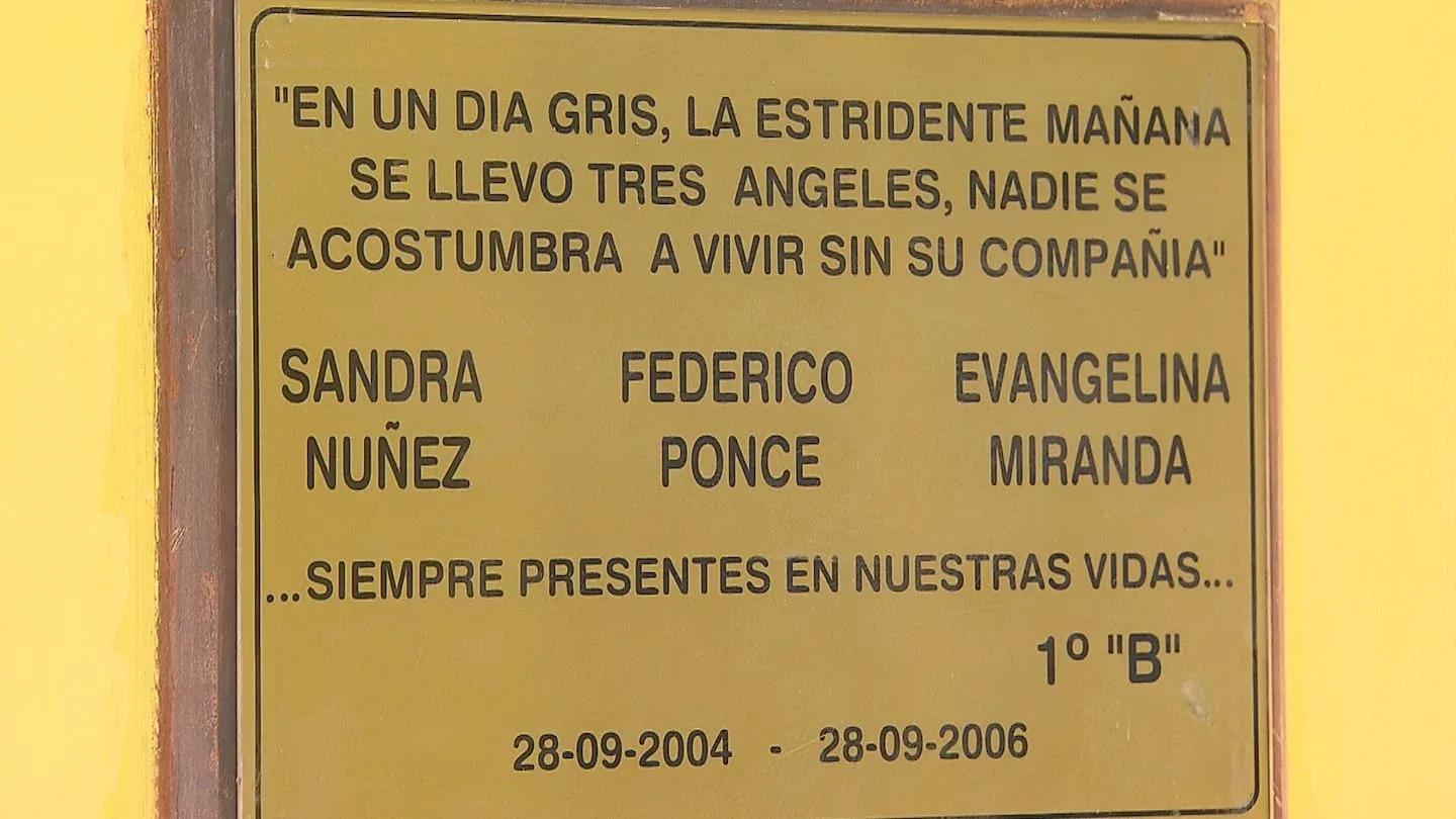 Placa conmemorativa de las víctimas de la Masacre de Carmen de Patagones