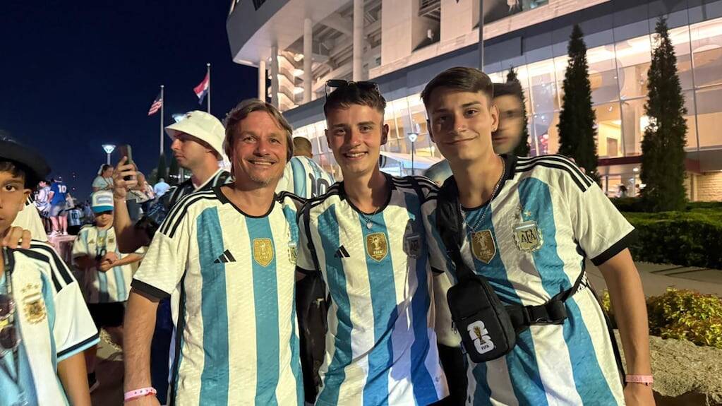 Padre e hijos celebrando en el Mundial 2026