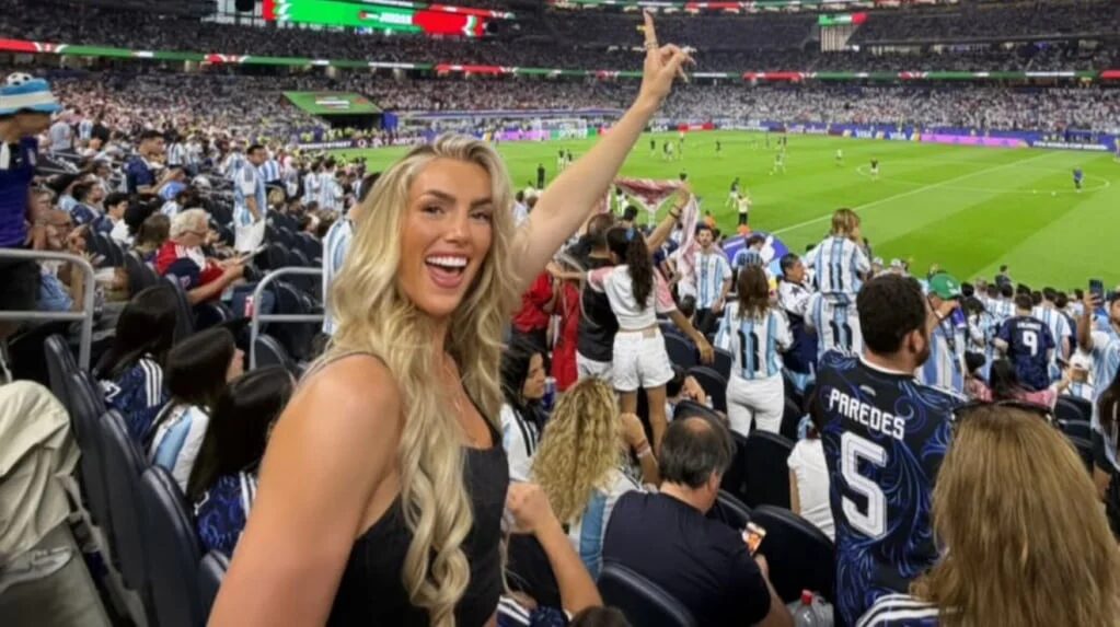 Kelci Rose Bowers apoyando a Marcos Senesi en el Mundial 2026