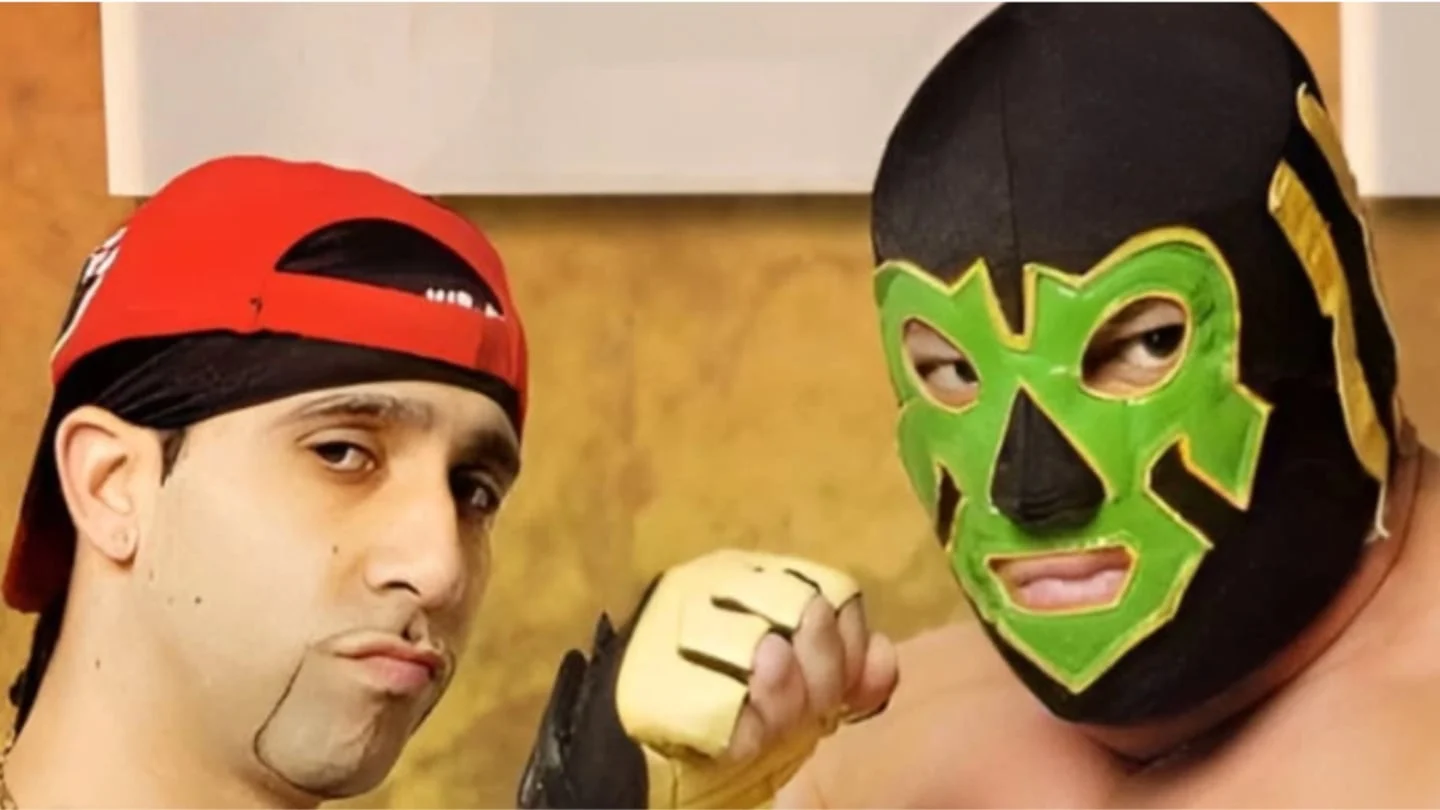 Gorutta Jones y un compañero en el ring de lucha libre