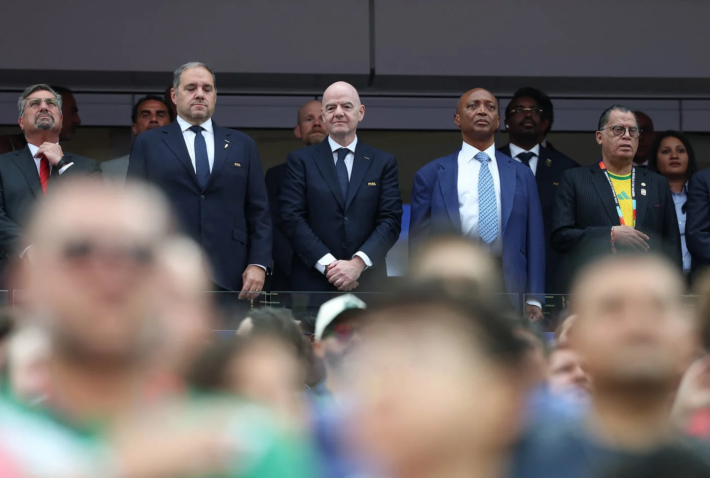 Funcionarios de la FIFA y representantes en un evento deportivo
