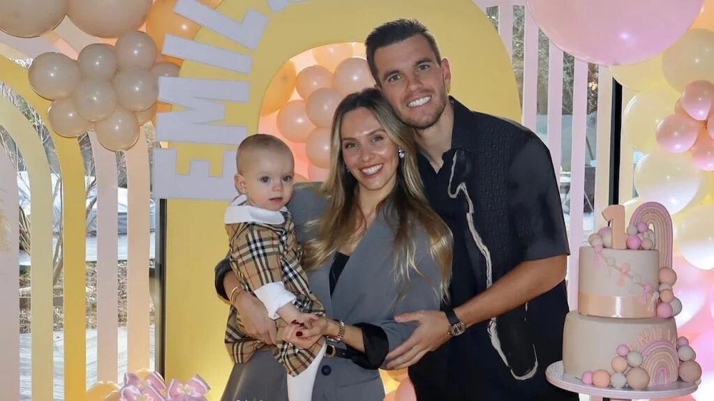 Giovani Lo Celso y Magui Alcácer con su hija Emilia