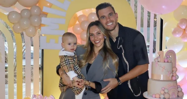 Giovani Lo Celso y Magui Alcácer con su hija Emilia