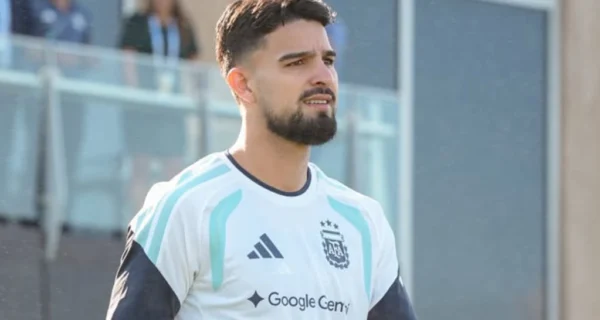 José Manuel López celebrando un gol con la selección argentina