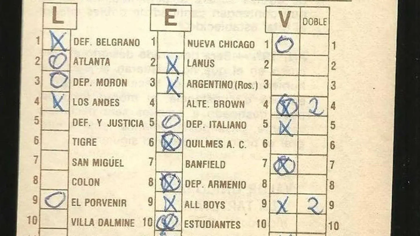 Boleta de Prode con marcas de apuestas en papel