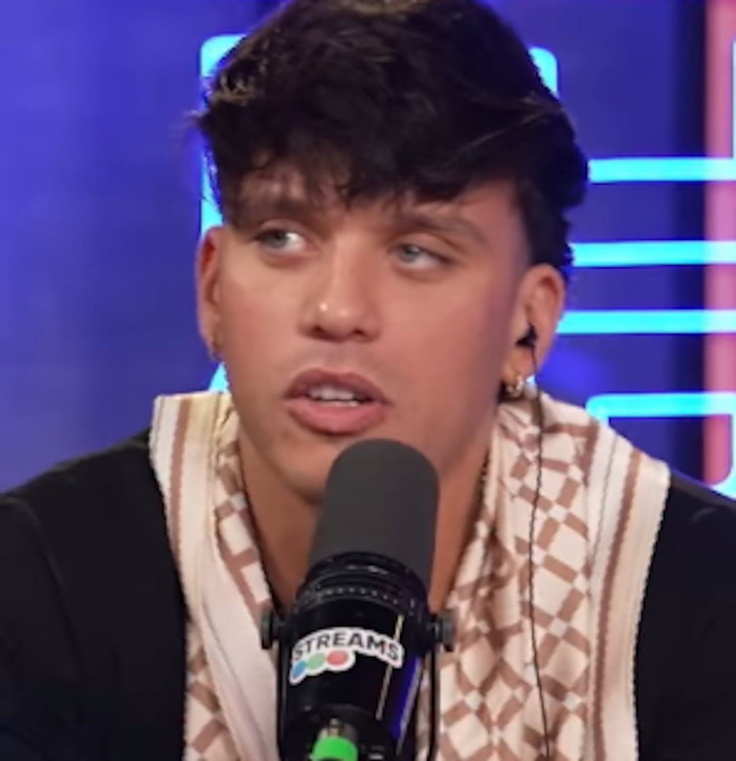 Nick Sícaro durante una charla en vivo tras su separación de Daniela Celis