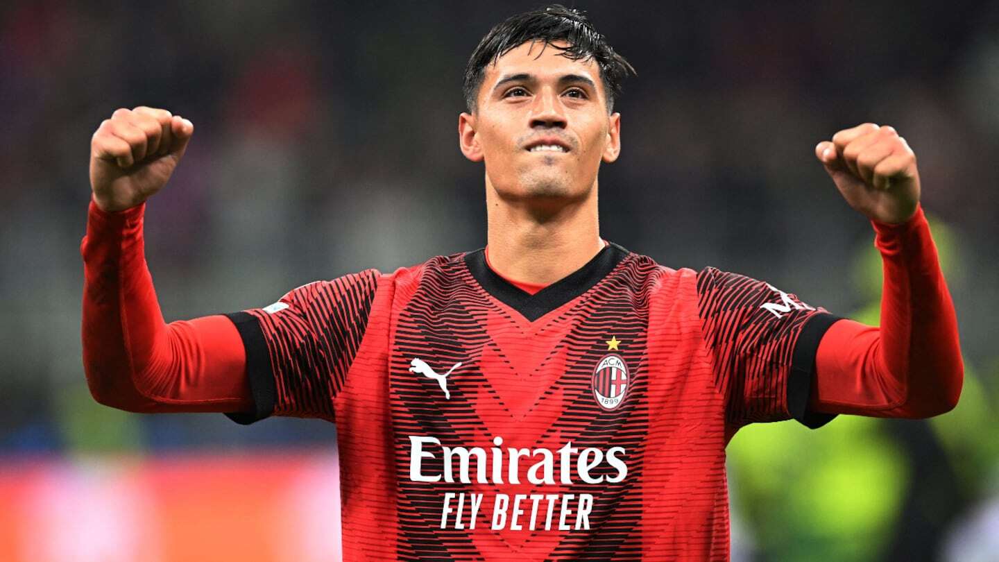 Tijjani Reijnders celebra tras un partido con el AC Milan