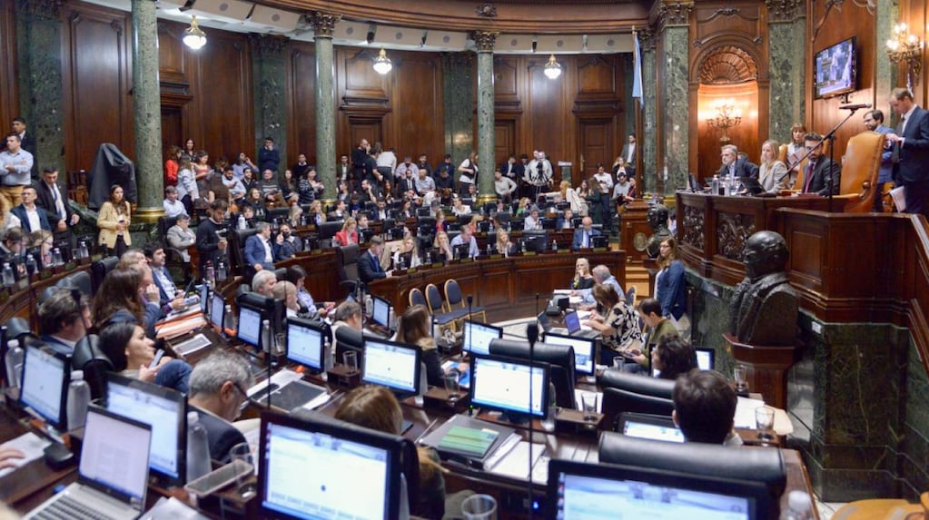 Sesión de la Legislatura porteña discutiendo proyectos clave