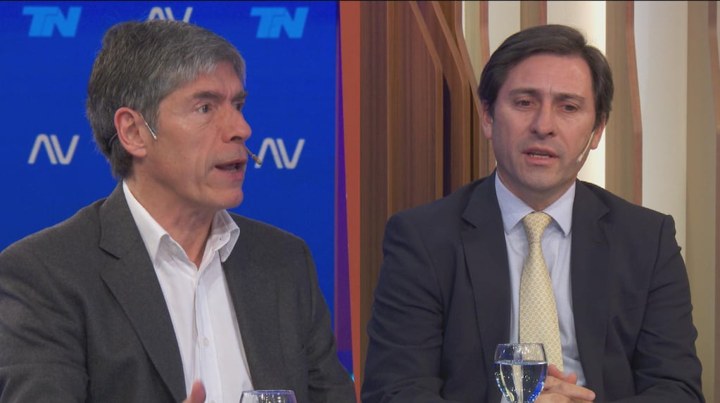 Manuel Adorni en una conferencia de prensa