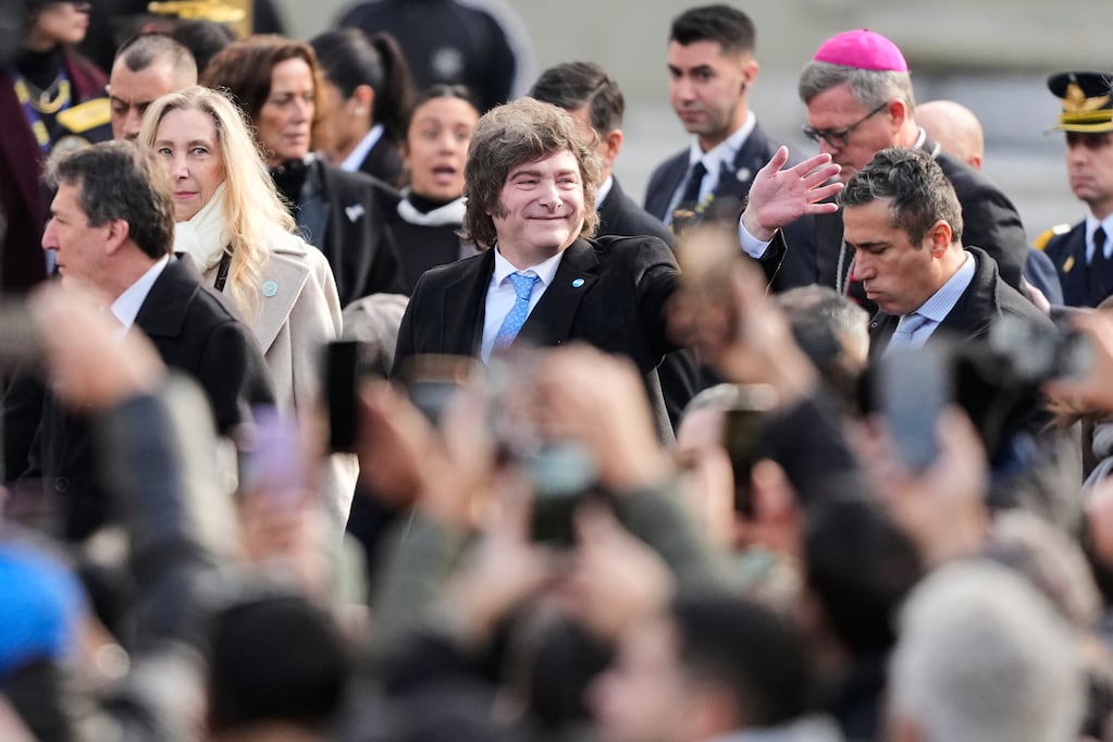 Javier Milei y Manuel Adorni en un evento oficial