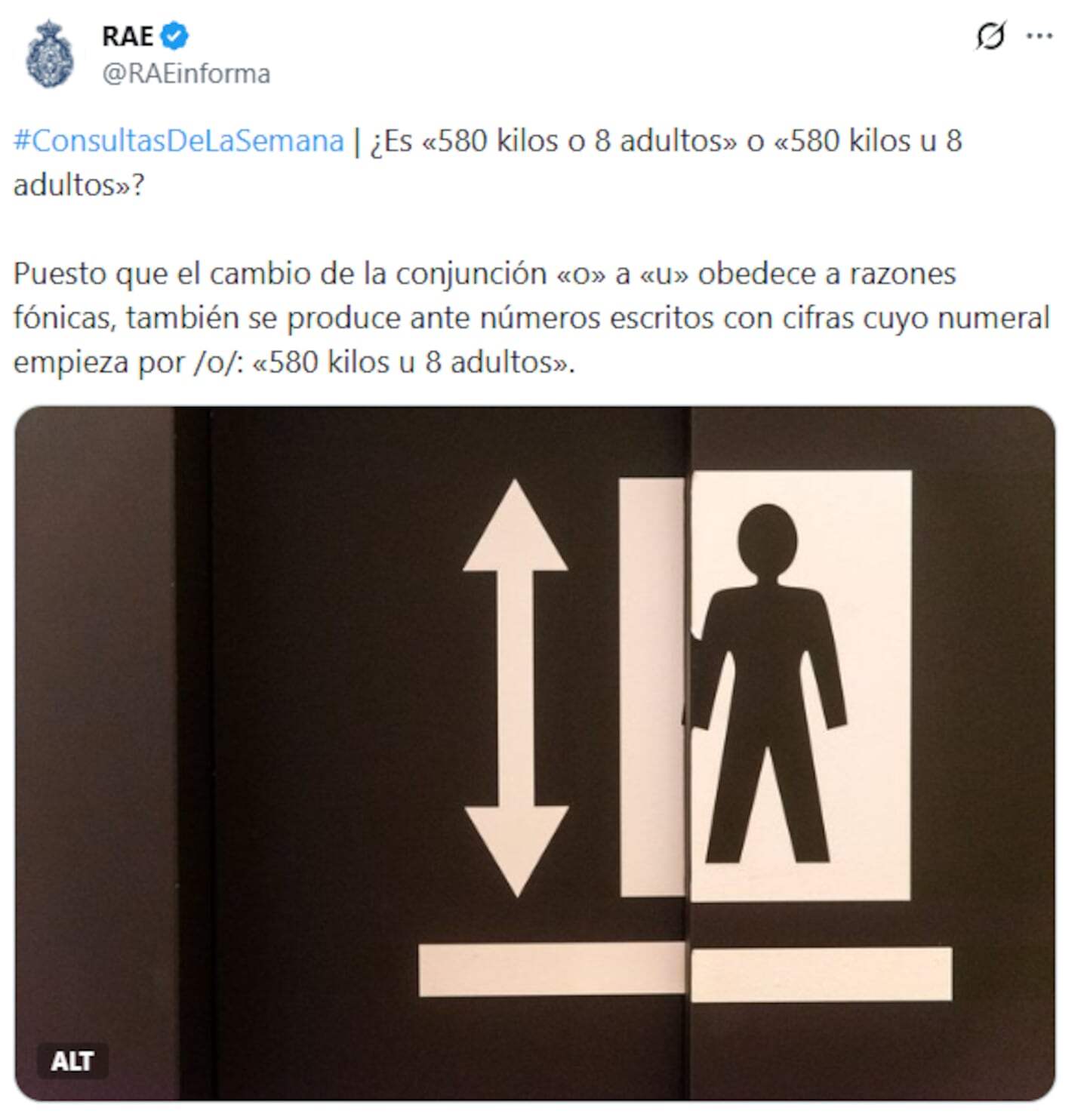 Señal de baño con símbolos de hombre y mujer en un fondo negro