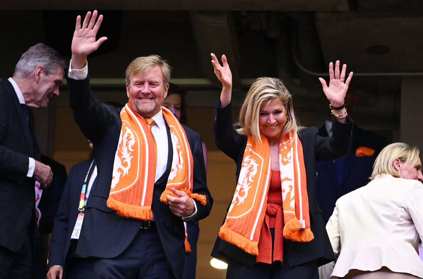 La Reina Máxima de los Países Bajos y el Rey Guillermo Alejandro saludando en el Mundial 2026