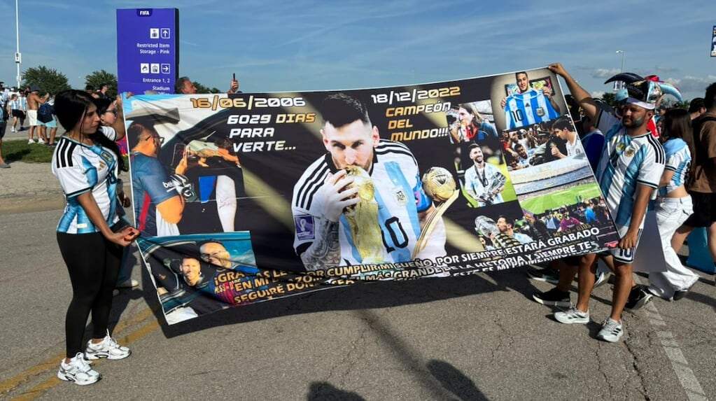 Hinchas apoyando a la Selección Argentina en Kansas City durante el Mundial 2026