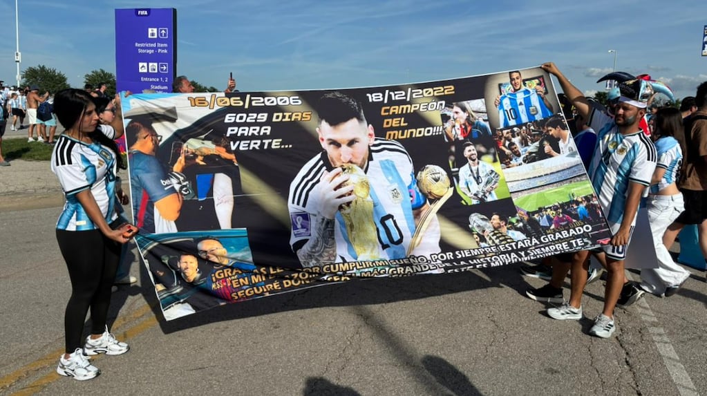 Hinchas apoyando a la Selección Argentina en Kansas City durante el Mundial 2026