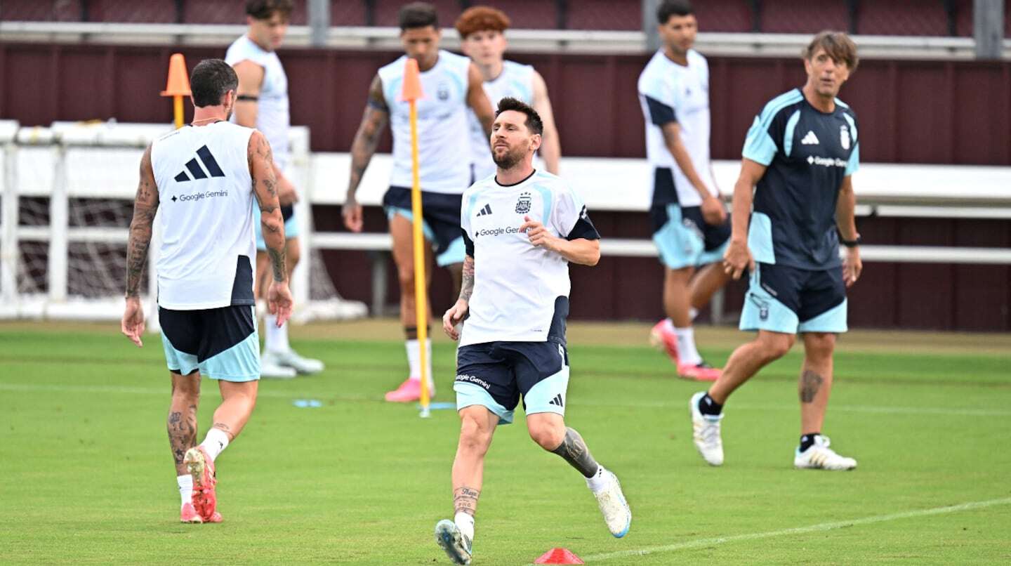 Entrenamiento de la Selección Argentina de fútbol en preparación para el partido contra Jordania