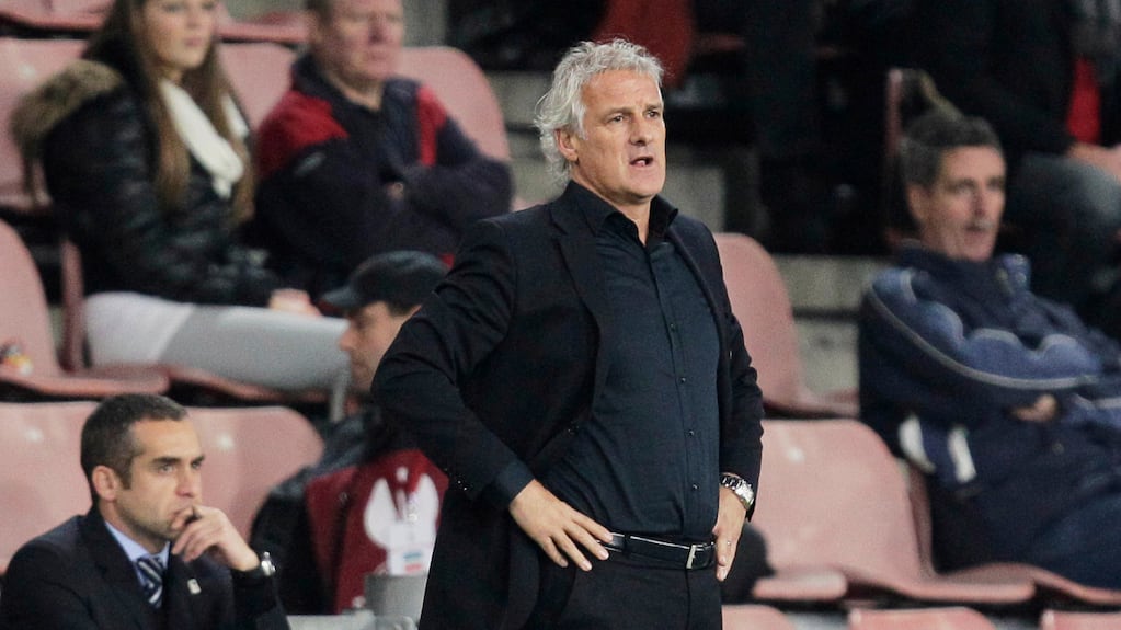 Fred Rutten dirigiendo a Curazao