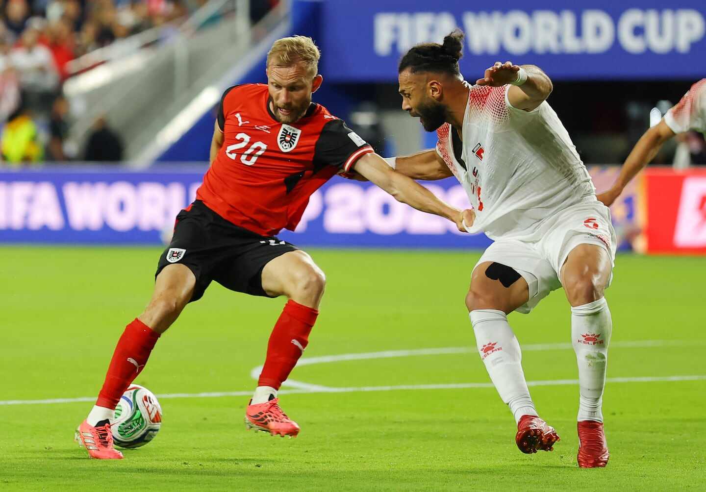 Konrad Laimer en acción durante un partido de fútbol