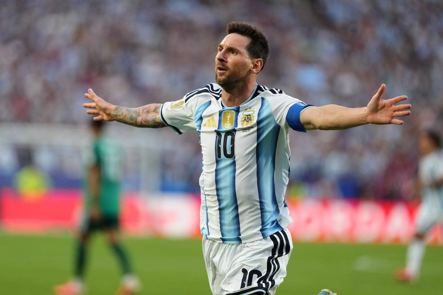 Lionel Messi celebra un gol con la camiseta de Argentina durante un partido