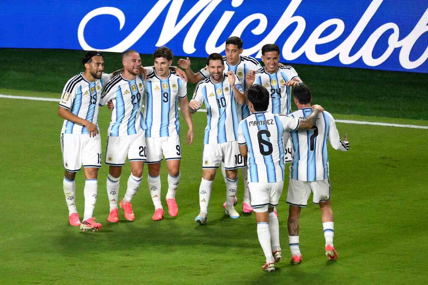 Jugadores de la selección argentina celebrando un gol en el Mundial