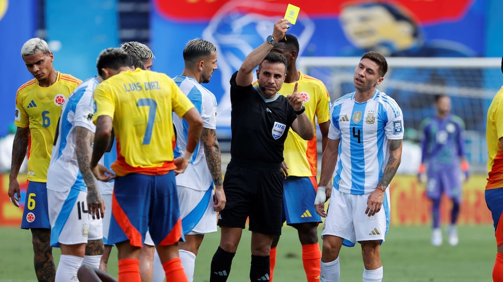 Jugadores de fútbol en un partido del Mundial 2026