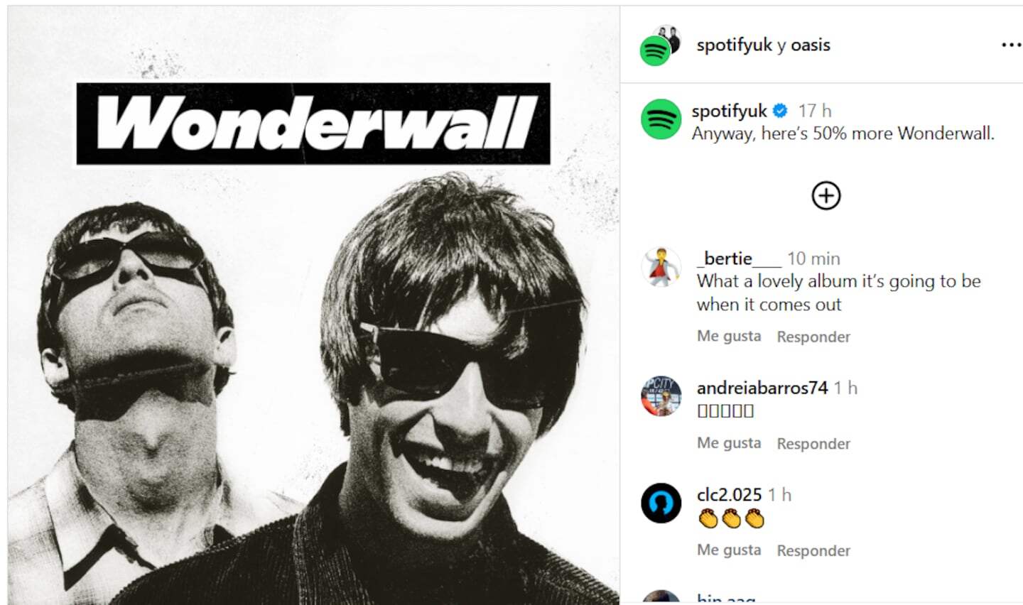 Liam Gallagher y Noel Gallagher de Oasis con el título 'Wonderwall' en el fondo