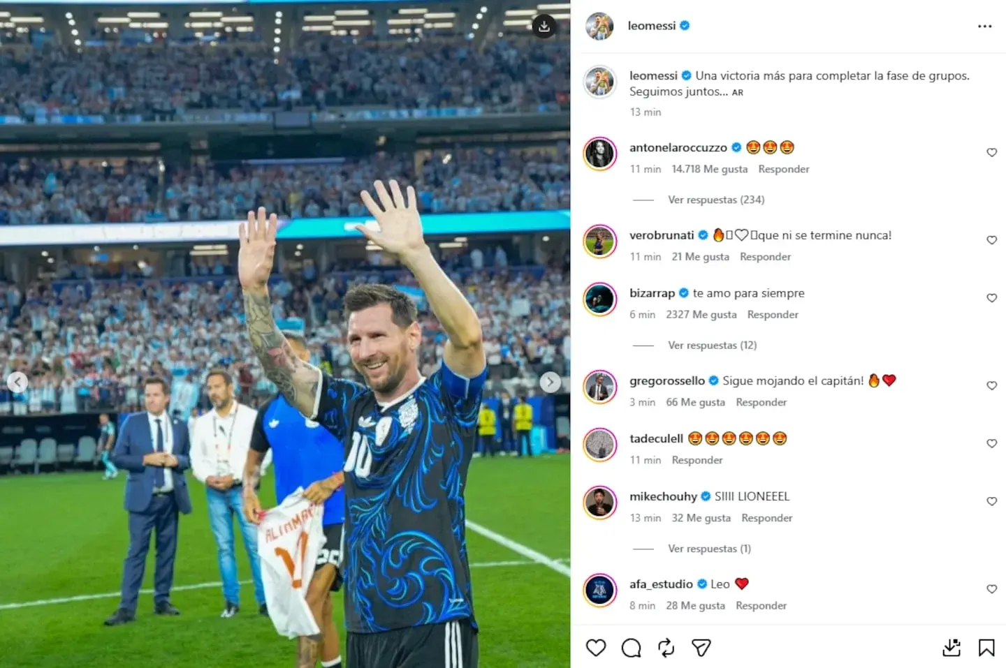 Lionel Messi celebra tras anotar un gol con la selección argentina en un partido contra Jordania
