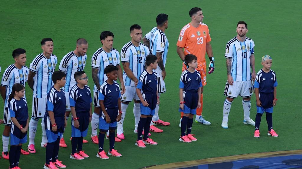 Lionel Messi cantando el himno argentino