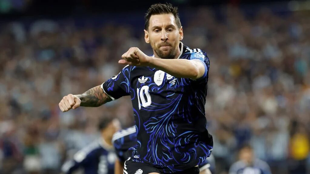 Lionel Messi anotando un gol en el Mundial 2026