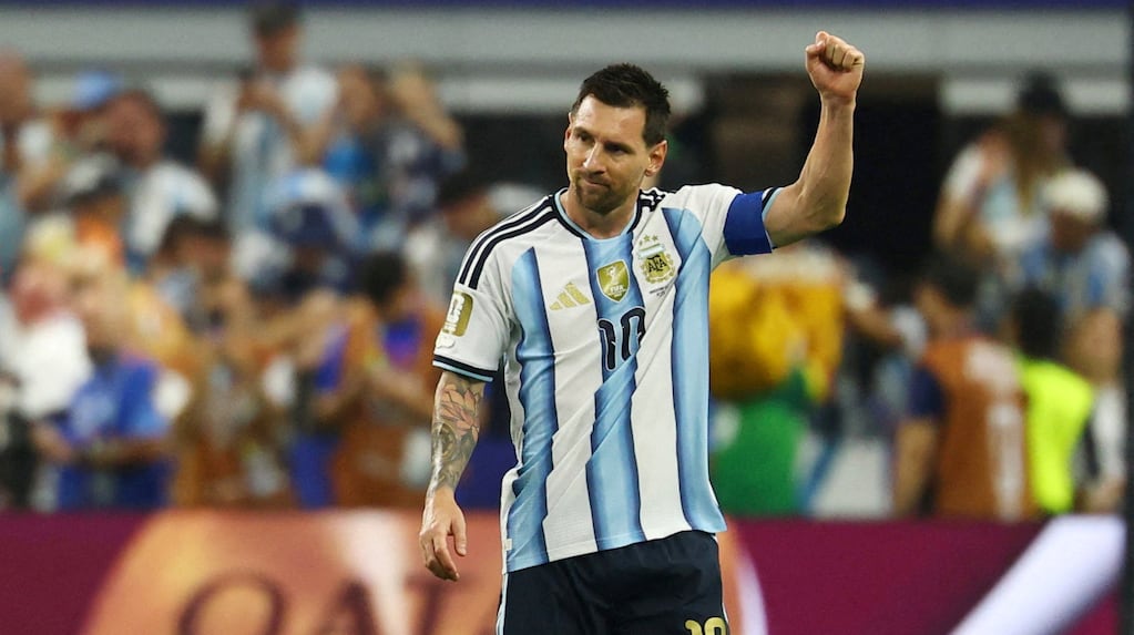 Lionel Messi anotando un gol en el Mundial 2026