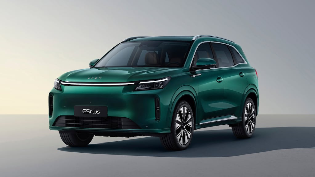 DFSK E5 Plus SUV híbrido