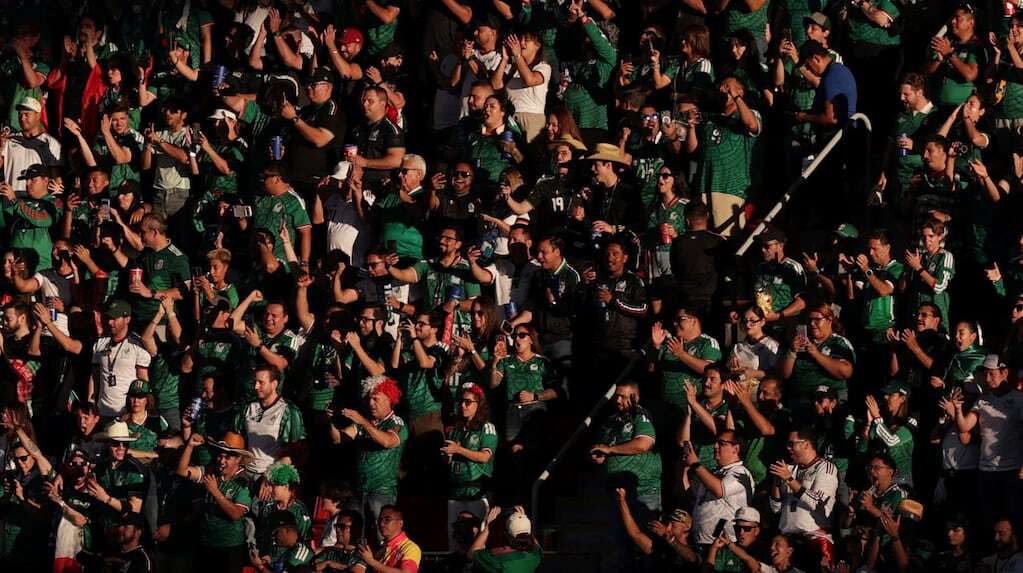 Hinchas mexicanos abucheando a Messi en el Mundial 2026