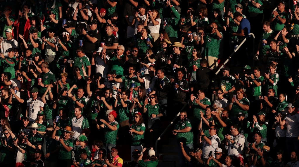 Hinchas mexicanos abucheando a Messi en el Mundial 2026