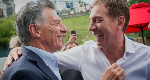 Mauricio Macri y Diego Santilli en un evento político