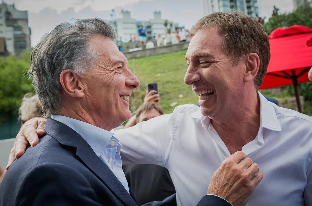 Mauricio Macri y Diego Santilli en un evento político
