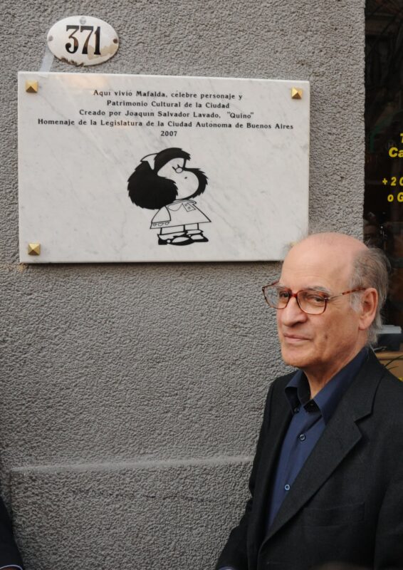 Homenaje a Mafalda en Buenos Aires con placa conmemorativa y Quino