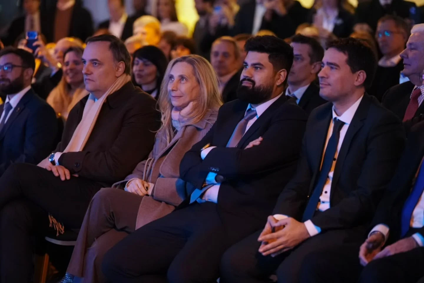 Manuel Adorni y otros funcionarios en un evento público