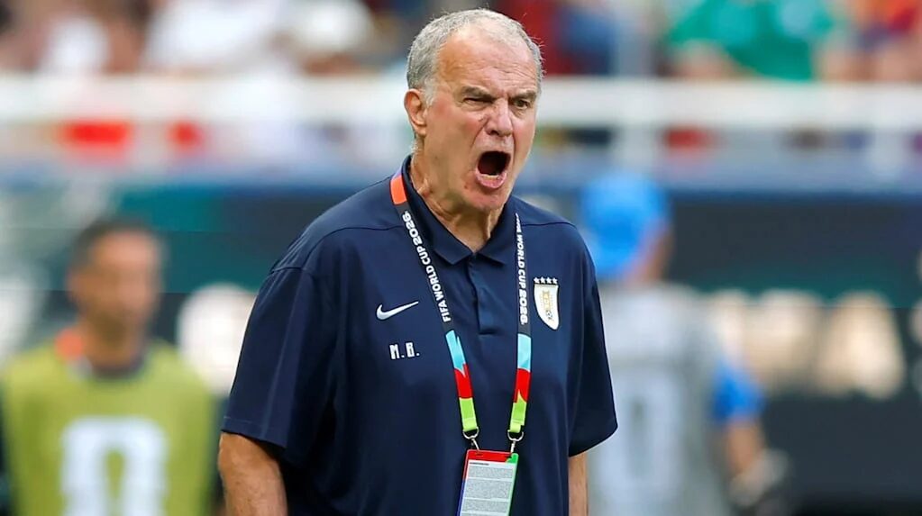 Marcelo Bielsa en conferencia de prensa tras la eliminación de Uruguay