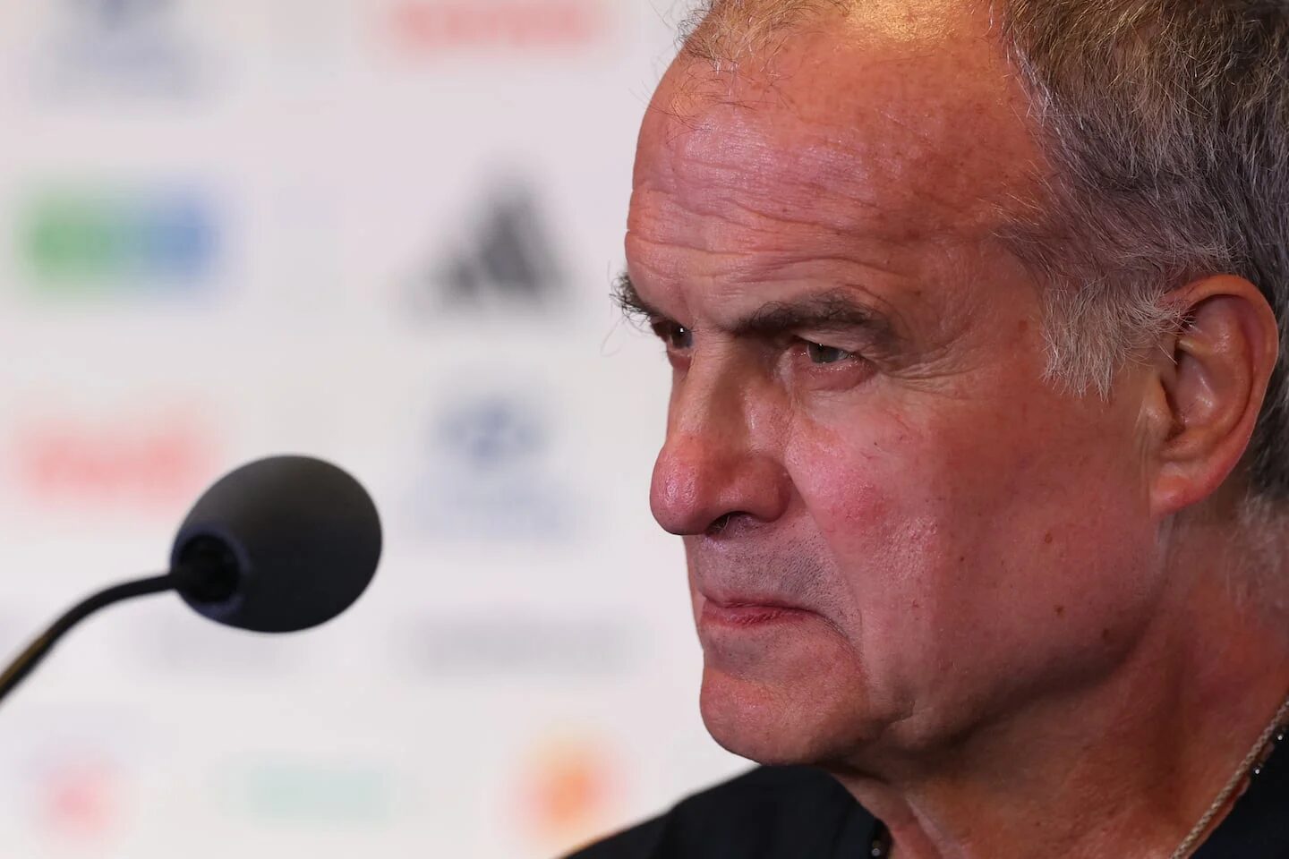 Marcelo Bielsa durante una conferencia de prensa tras la eliminación de Uruguay en el Mundial 2026