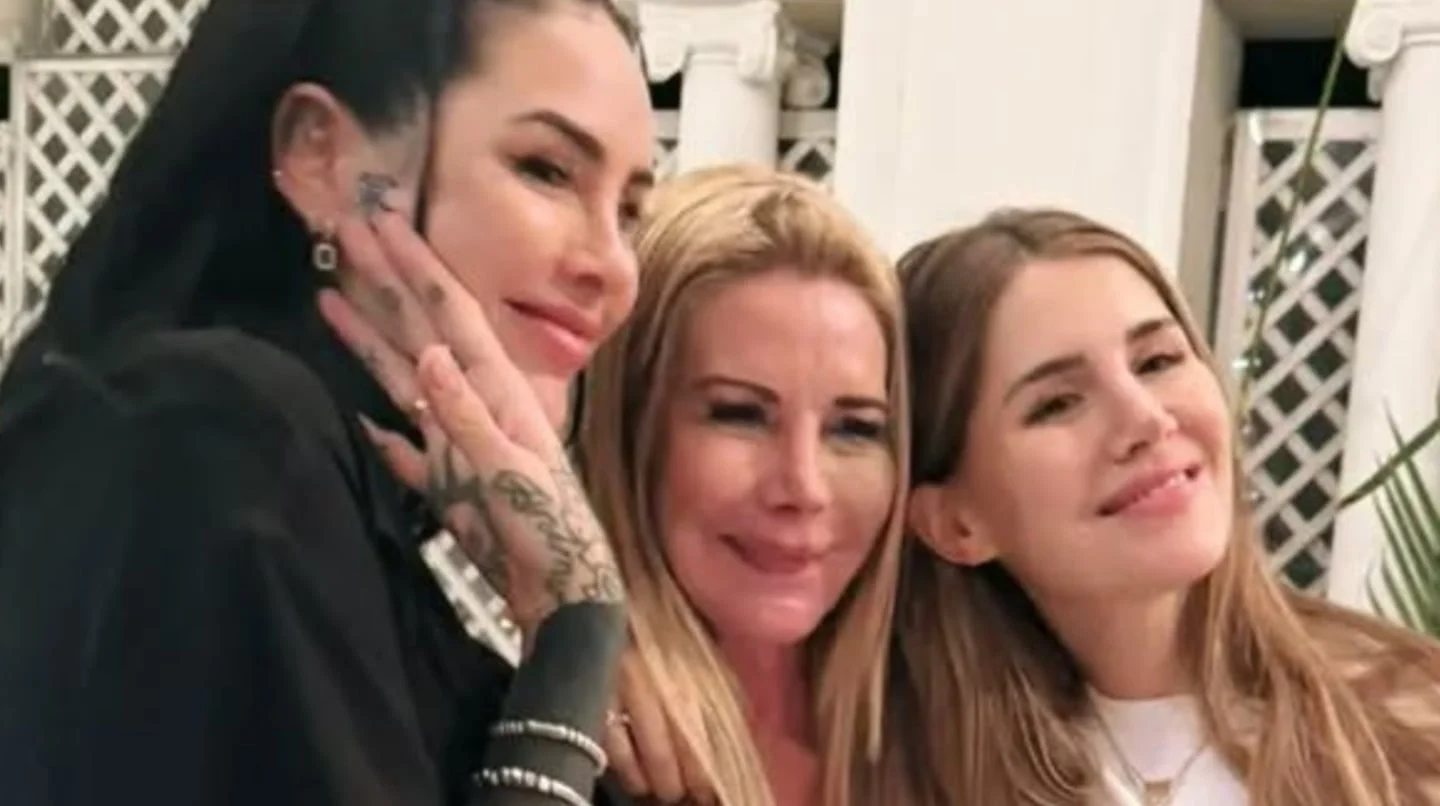 Marcelo Tinelli con su familia en un evento social