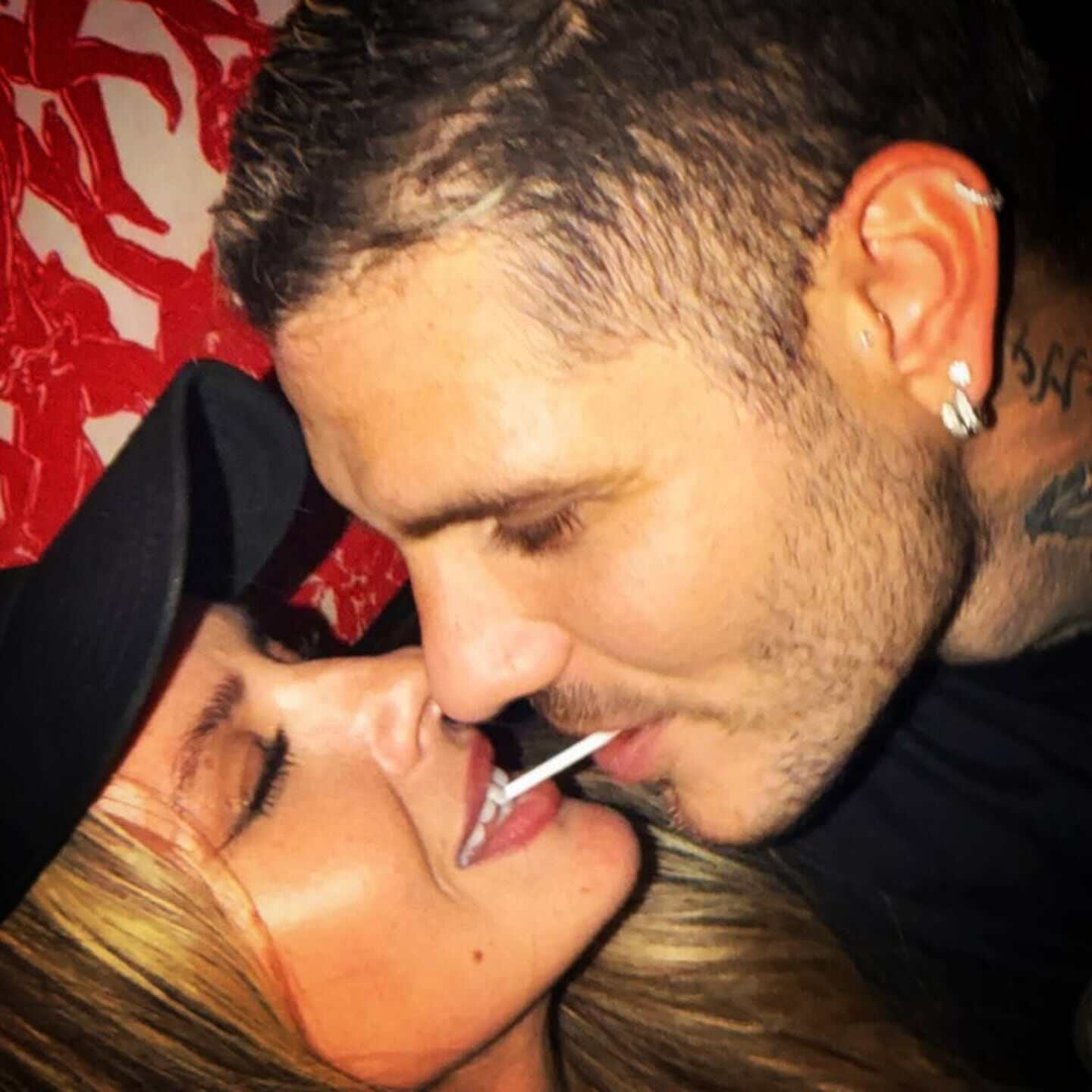 Mauro Icardi y China Suárez compartiendo un momento íntimo en redes sociales