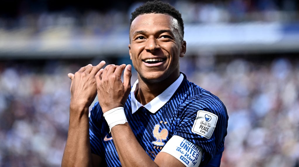 Kylian Mbappé anotando un gol