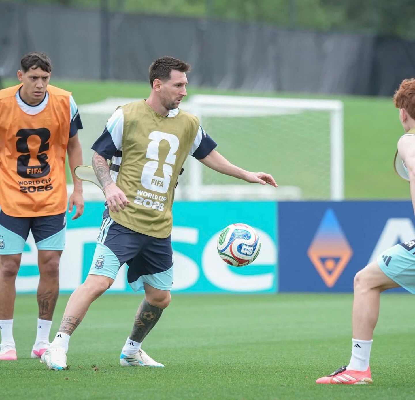 Lionel Messi entrenando con la Selección argentina antes del partido contra Austria