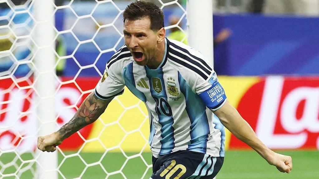 Lionel Messi marcando un gol en el Mundial 2026