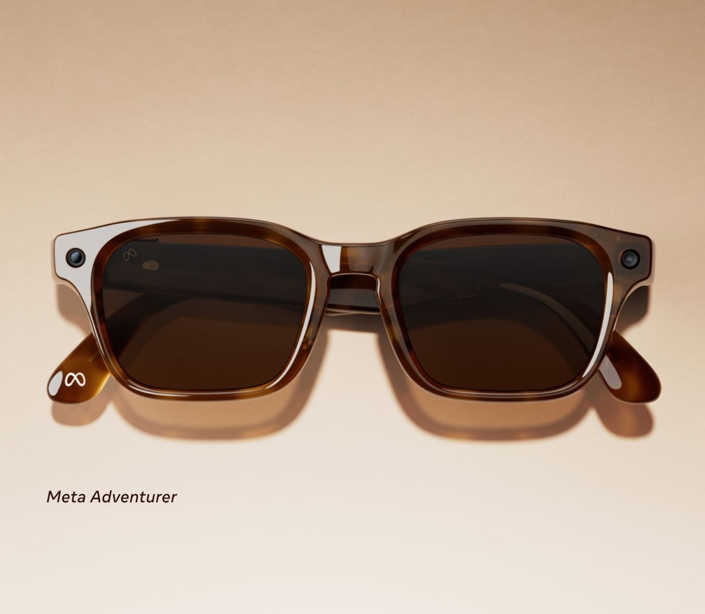Gafas inteligentes Meta Adventurer con lentes oscuros y diseño moderno