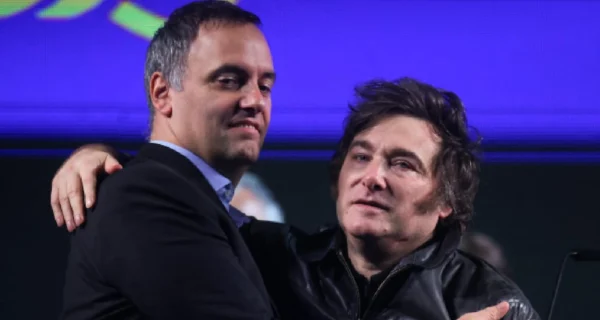 Javier Milei y Manuel Adorni en un evento oficial