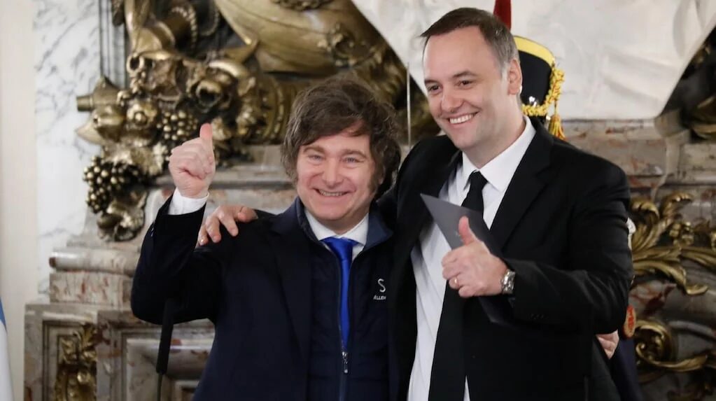 Javier Milei y Manuel Adorni en un evento oficial
