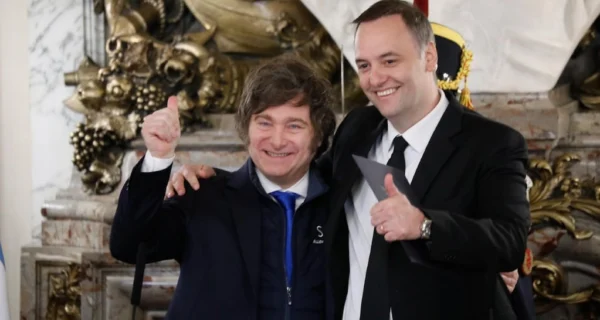 Javier Milei y Manuel Adorni en un evento oficial