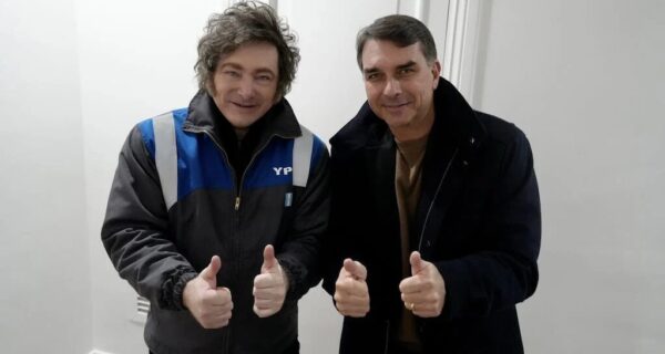 Javier Milei y Flavio Bolsonaro en la Quinta de Olivos