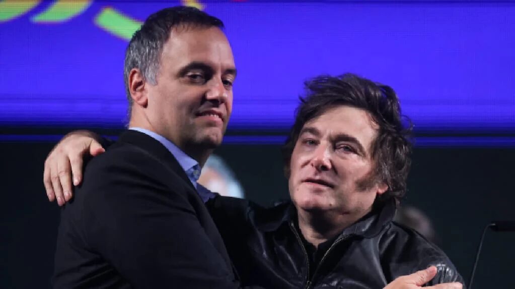Javier Milei y Manuel Adorni en un evento oficial