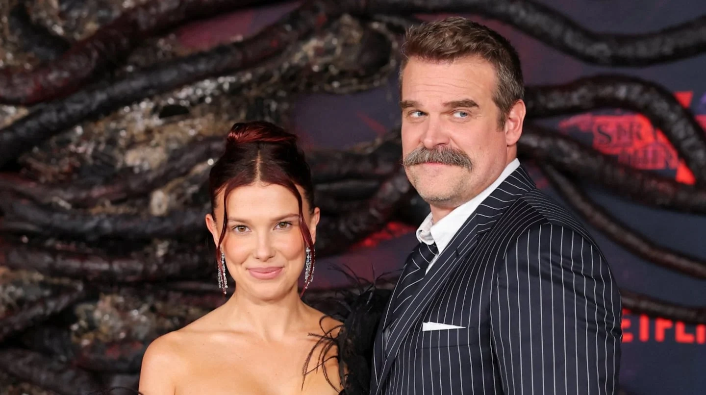 Millie Bobby Brown y David Harbour en el estreno de 'Stranger Things'
